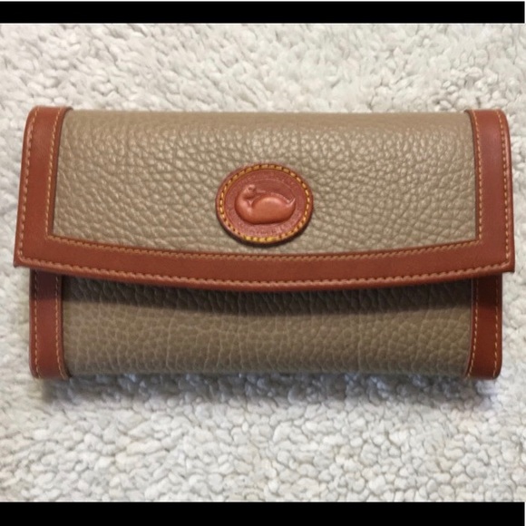Dooney & Bourke women’s wallet